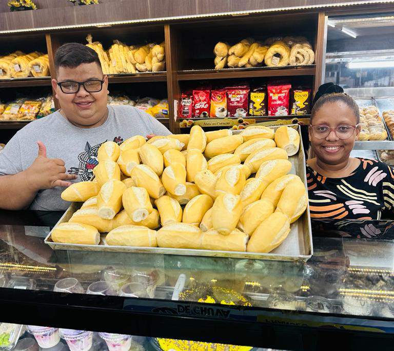 Padaria de Cariacica comemora aniversário com venda de 13 mil pães a 5 centavos