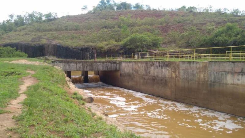 Crise hídrica na Serra: Desperdício de água resultará em multa; lavar calçadas e veículos é proibido