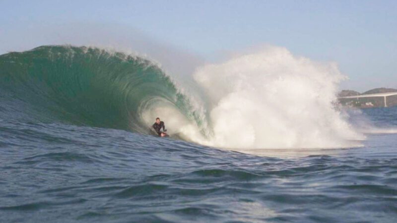 Lendas do surfe de ondas gigantes desembarcam no Espírito Santo