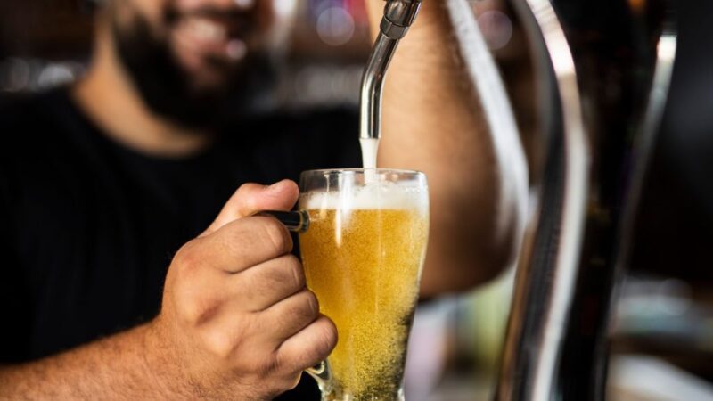 Futebol, samba, sertanejo, forró e chopp liberado para geral em bar de Colina de Laranjeiras