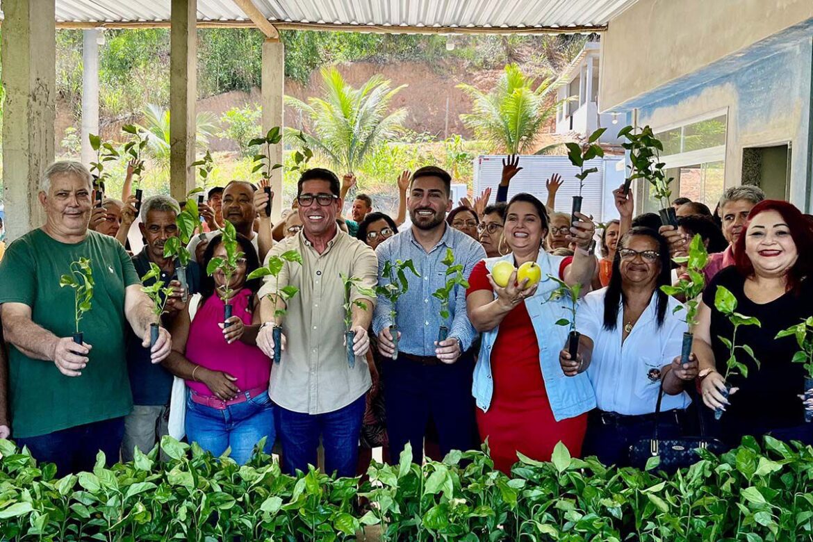 Arranjos Produtivos: agricultores de Itapemirim recebem mudas de maracujá