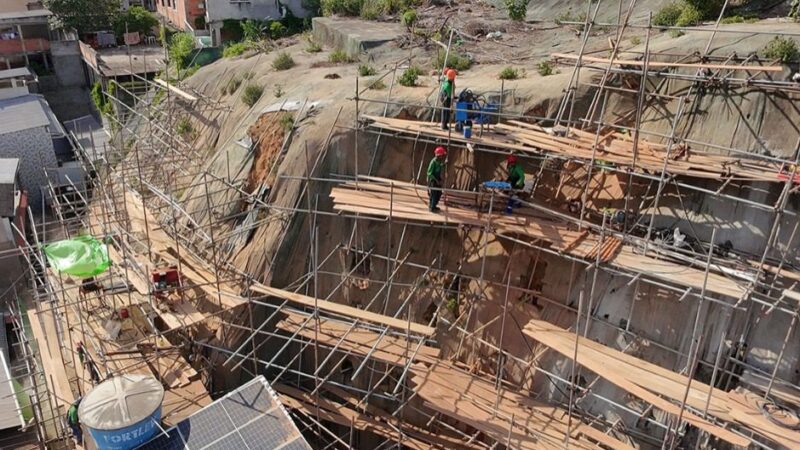 Porto de Santana ganha mais segurança com muro de contenção na Rua Gabino Rios