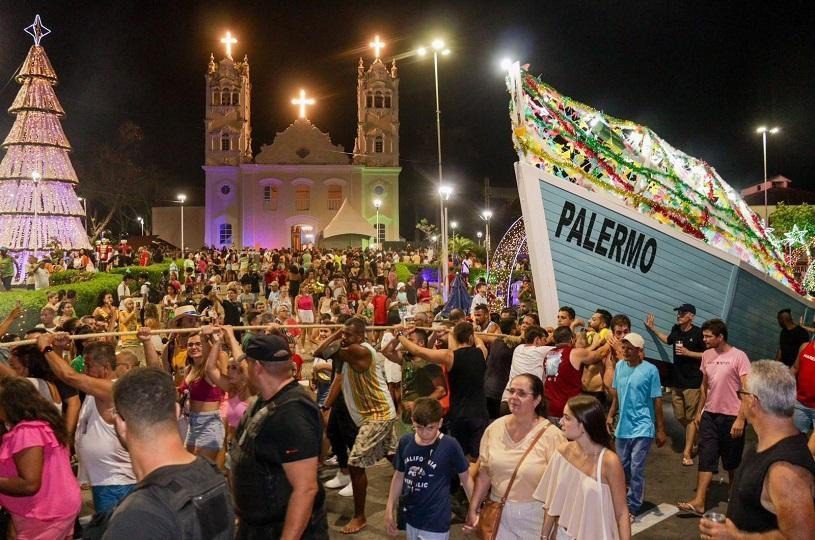 Festa de São Benedito continua na Serra com puxada e fincada do mastro