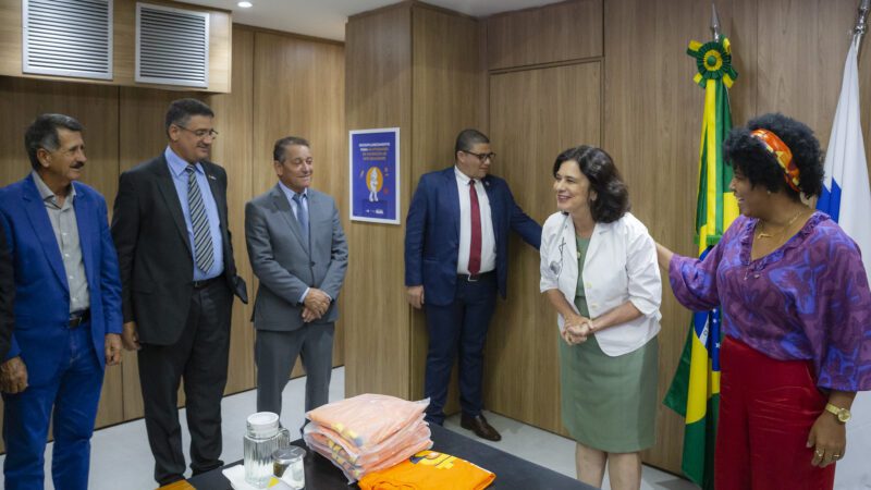 Jack Rocha facilita encontro da ministra da saúde com 16 prefeitos do Espírito Santo